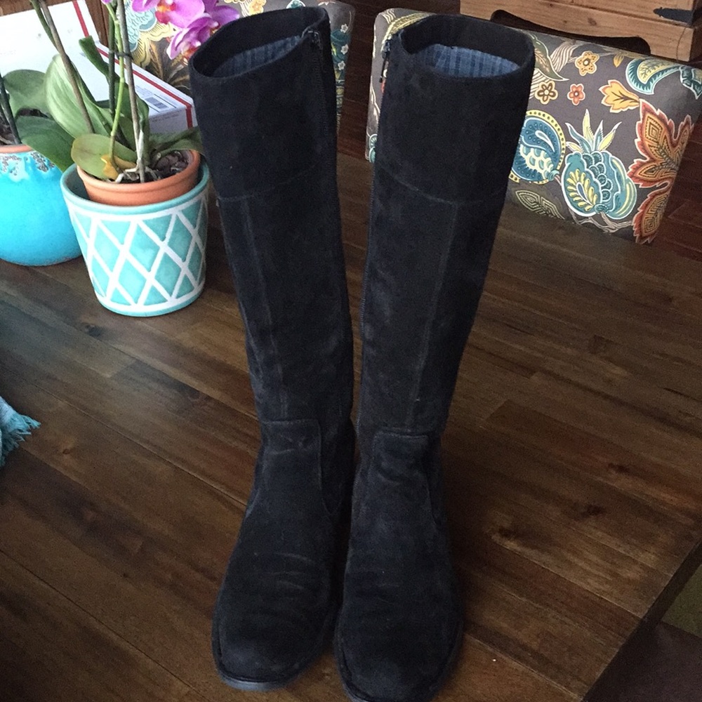 Black suede leather Born boots in good condition